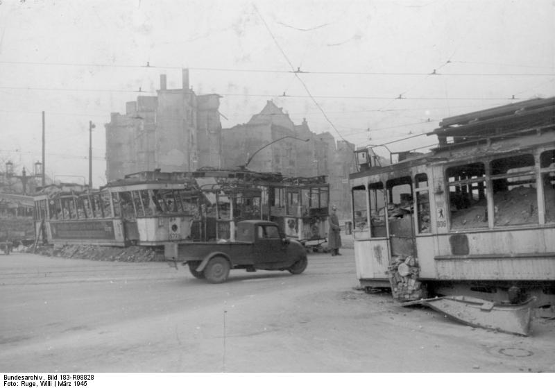 Soubor:Bundesarchiv Bild 183-R98828, Berlin, Panzersperre.jpg