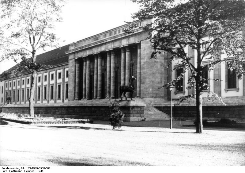 Soubor:Bundesarchiv Bild 183-1989-0508-502, Berlin, Neue Reichskanzlei, Gartenfront.jpg