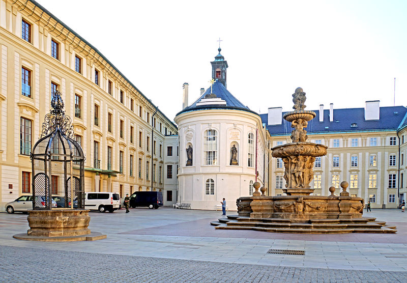 Soubor:Czech-03750-Fountain and Well-DJFlickr.jpg