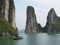 Ha Long Bay Flickr.jpg