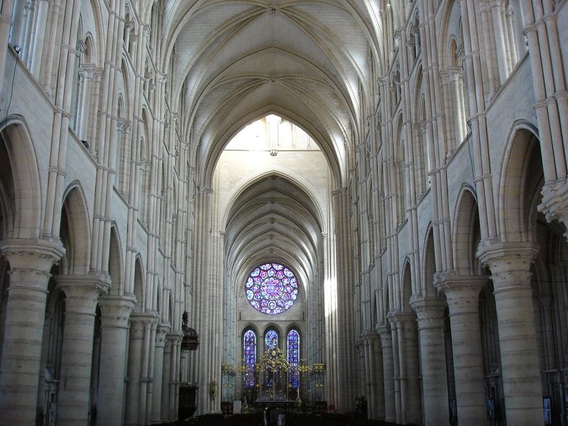 Soubor:Nef cathédrale Laon.jpg