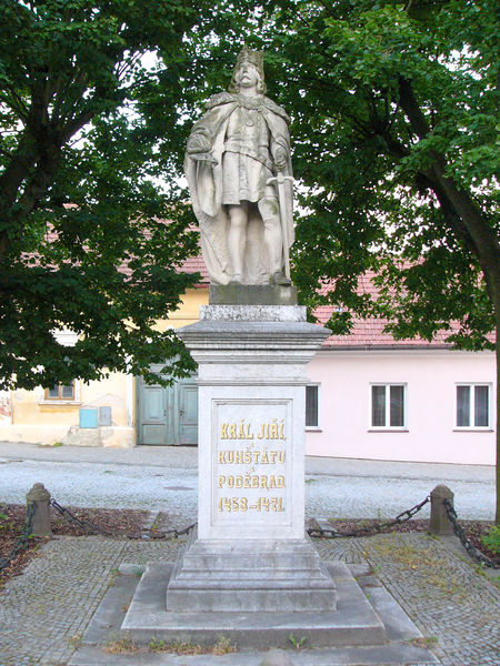 Soubor:Jiri z Podebrad statue.jpg