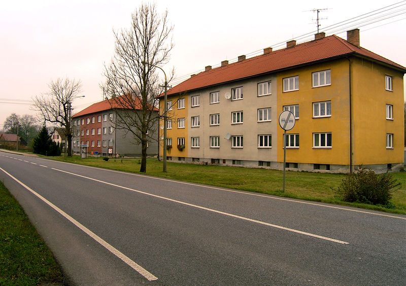 Soubor:Stružnice, housing estate 2.jpg