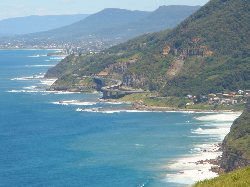 Soubor:Wollongong sea cliff bridge.jpg