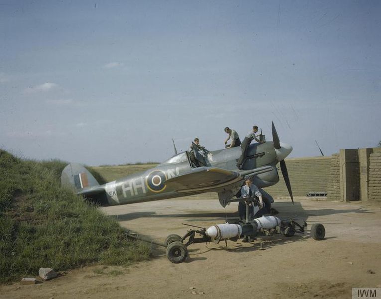 Soubor:Typhoon rearming.jpg