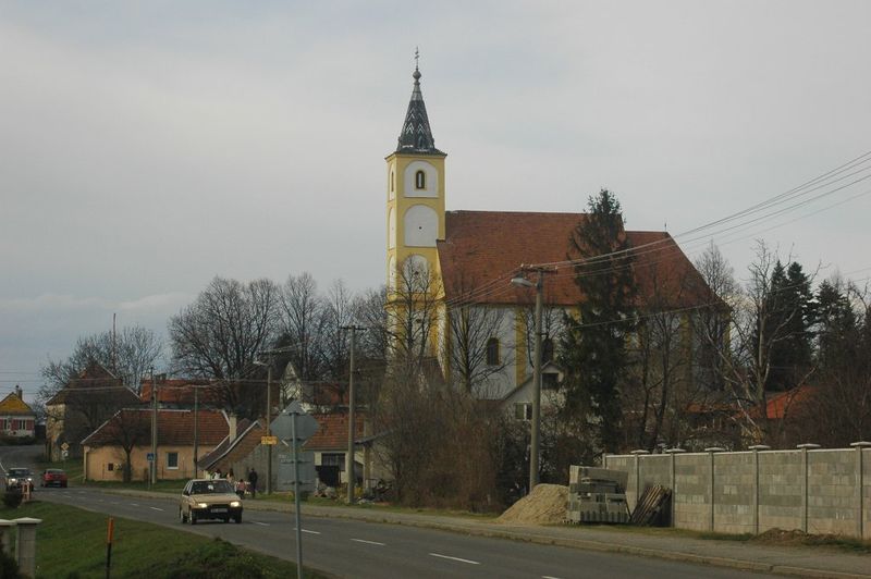 Soubor:Kuchyna church 02.jpg