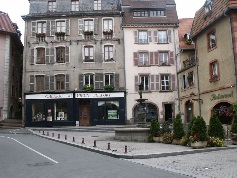 Soubor:France-90-Belfort-Place Grande Fontaine.jpg