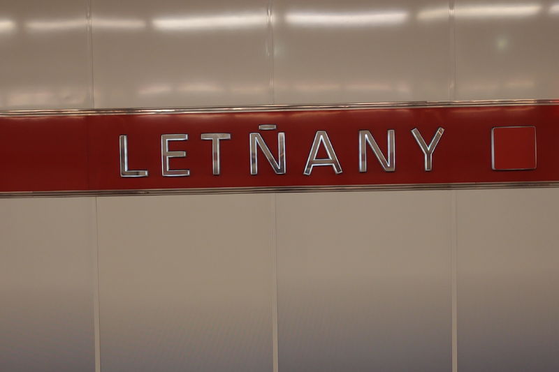 Soubor:Letňany metro station 2017Z05.JPG