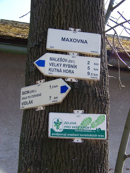 Soubor:Maxovna, rozcestník.jpg