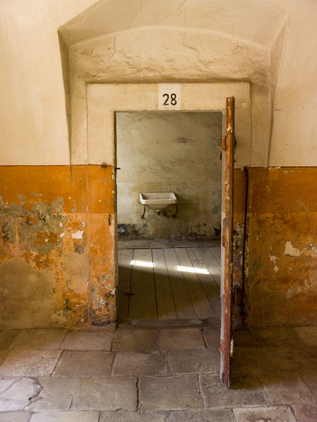 Soubor:Czech-2013-Theresienstadt-Cell 28.jpg