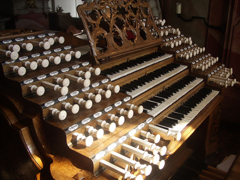 Soubor:Weingarten Basilika Gabler-Orgel Spieltisch.jpg