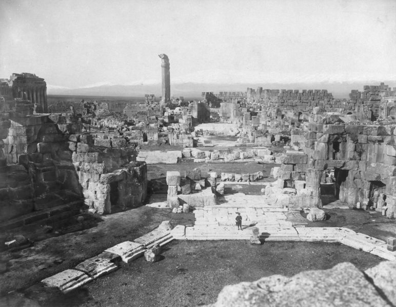 Soubor:Baalbek. General view 04956r.jpg