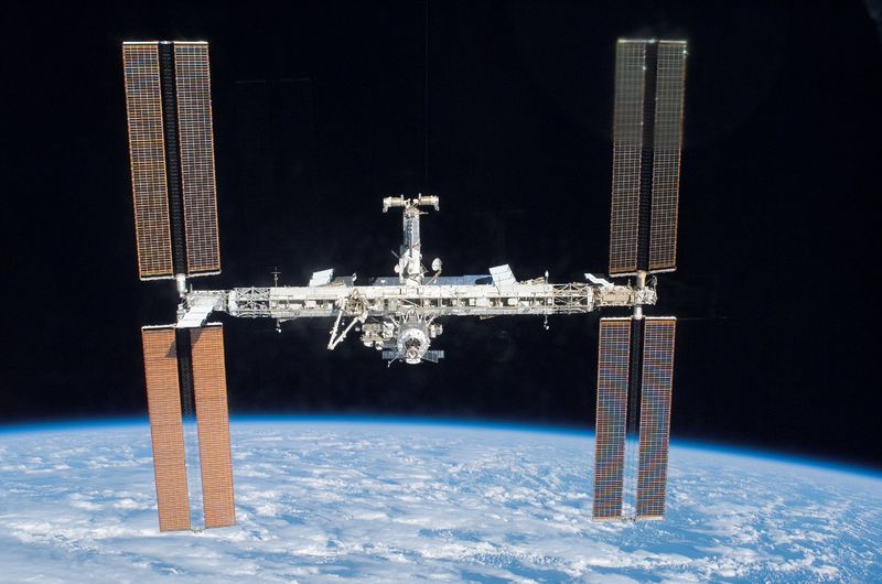 Soubor:ISS after STS-117 in June 2007.jpg