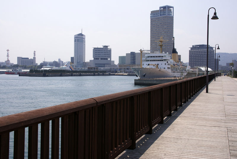 Soubor:Takamatsu tamamo breakwater02s3200.jpg