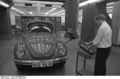 Bundesarchiv B 145 Bild-F038800-0033, Wolfsburg, VW Autowerk, Käfer.jpg