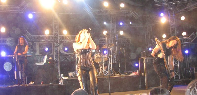 Soubor:Epica at Tuska 2006.jpg