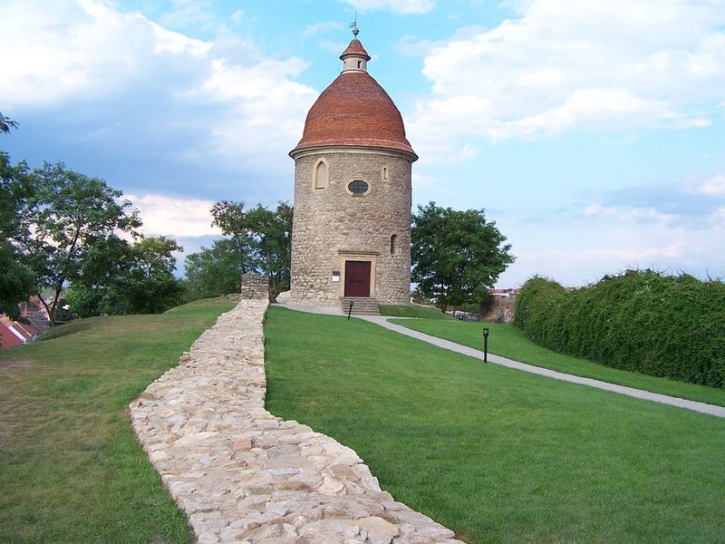 Soubor:Rotunda in skalica.JPG