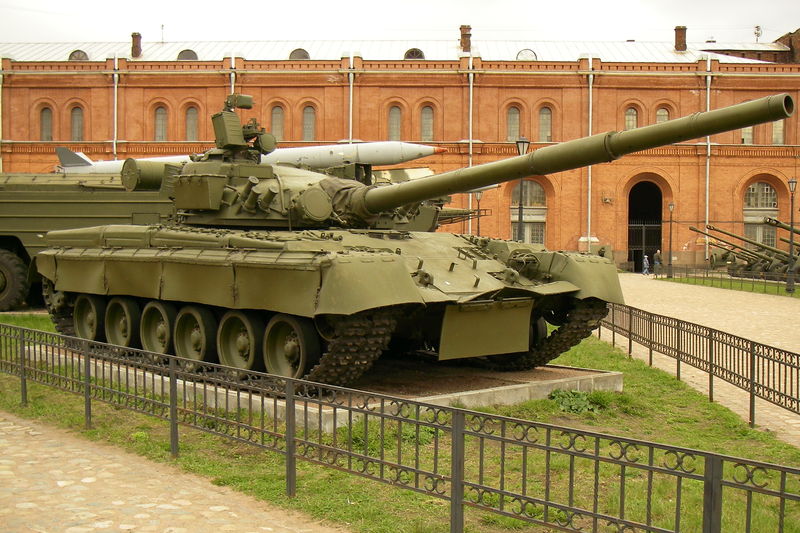 Soubor:T-80 in Saint-Petersburg.jpg