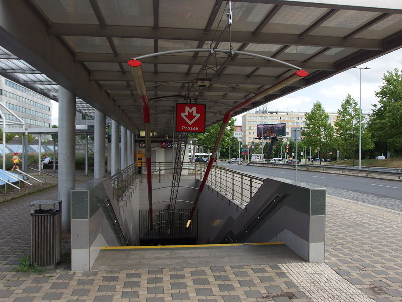 Soubor:Prosek metro station 2023Z09.JPG