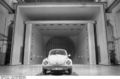 Bundesarchiv B 145 Bild-F038804-0022, Wolfsburg, VW Autowerk, Käfer.jpg