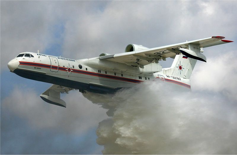 Soubor:MChS Beriev Be-200 waterbomber.jpg