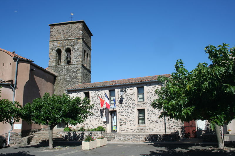 Soubor:Carlencas eglise mairie.JPG