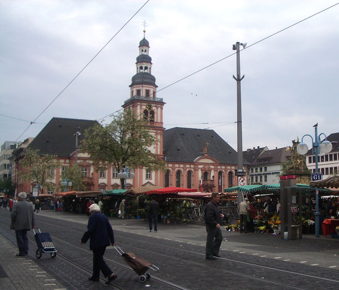 Soubor:Mannheim Rathaus Marktplatz 2005.jpg