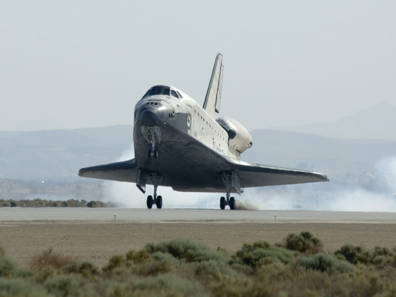 Soubor:STS-125 landing.jpg