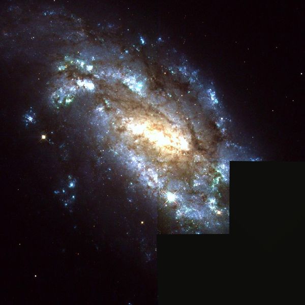 Soubor:NGC 1559 Hubble WikiSky.jpg