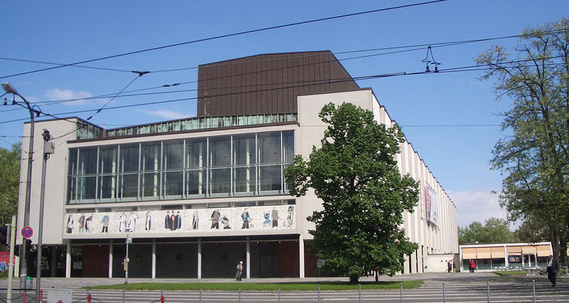 Soubor:Mannheim Nationaltheater Fassade 2005.jpg