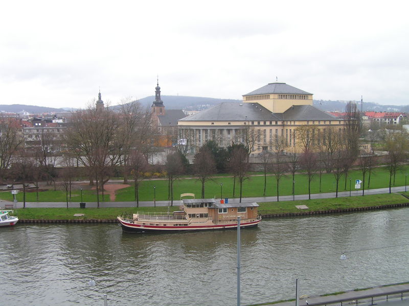 Soubor:Saarbruecken-StaatsTheater.jpg