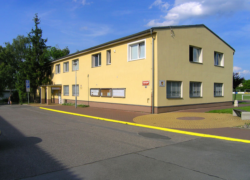 Soubor:Town hall, Prague Běchovice.jpg