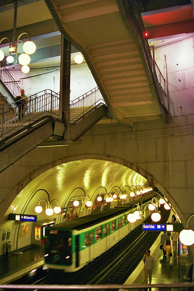 Soubor:Paris metrostation.jpg