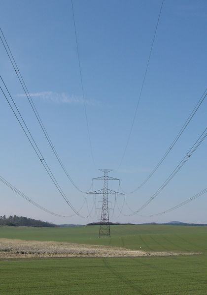 Soubor:Electrical wires near Putim.jpg