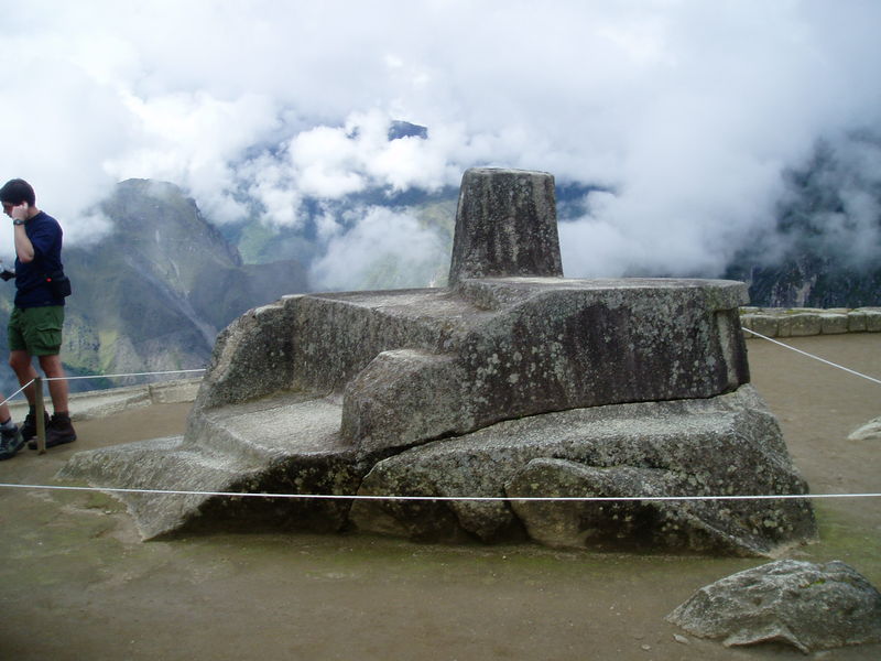 Soubor:Intihuatana Solar Clock.jpg