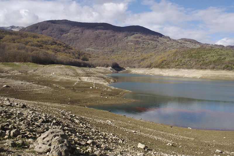 Soubor:Paesaggio-montano-abruzzese.jpg