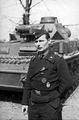 Bundesarchiv Bild 101I-246-0743-03, Frankreich, Panzersoldat vor Panzer IV.jpg