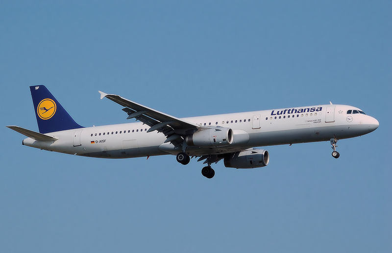 Soubor:Lufthansa.a321-200.d-aisf.arp.jpg