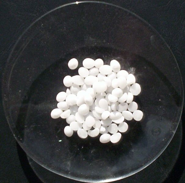 Soubor:Potassium hydroxide.jpg