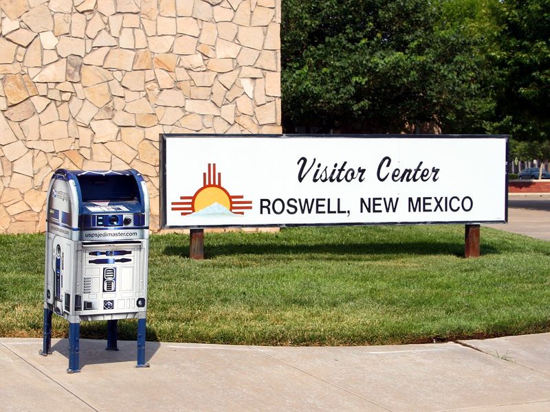 Soubor:R2D2 Mailbox-Roswell-Flickr.jpg