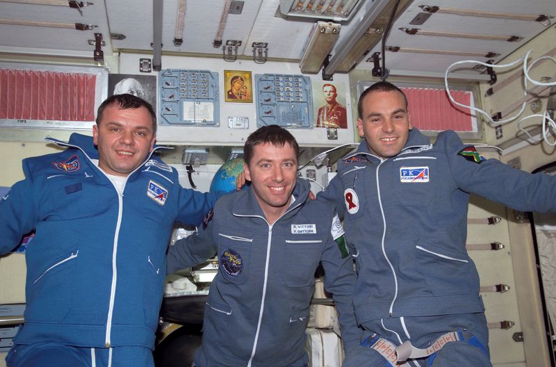 Soubor:Soyuz TM-34 crew 1.jpg