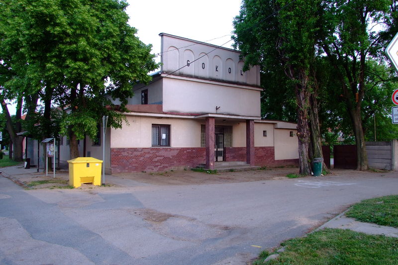 Soubor:Sokol in village Sobotovice.jpg