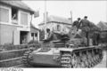 Bundesarchiv Bild 101I-721-0378-28, Frankreich, Panzer IV in Ortschaft.jpg