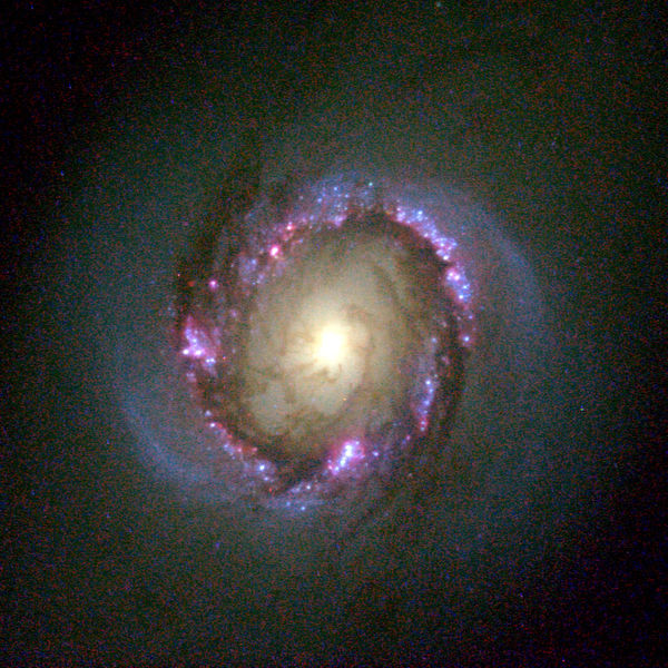 Soubor:NGC 4314HST1998-21-b-full.jpg