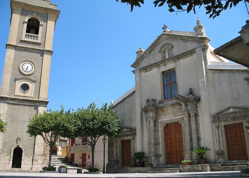 Soubor:Rometta.Chiesa Madre e campanile.jpg