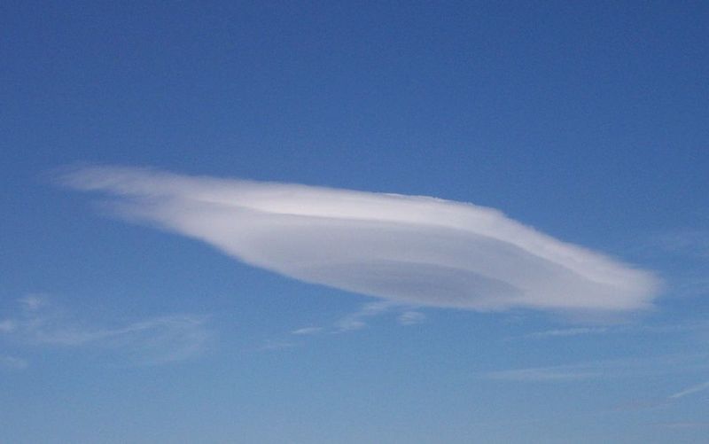 Soubor:Lenticulariswolke.jpg