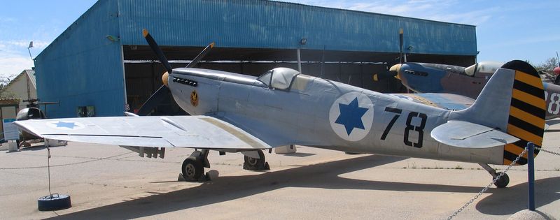 Soubor:Spitfire-MkIX-hatzerim-1-2.jpg