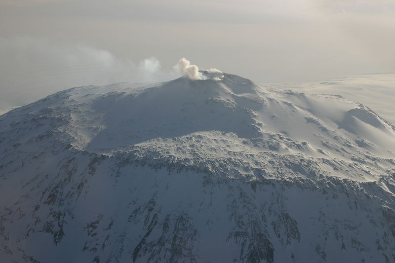 Soubor:Mount Erebus Aerial 2.jpg