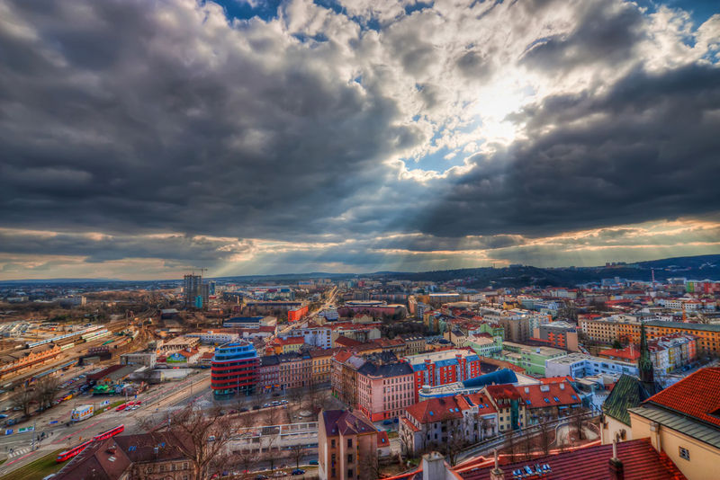 Soubor:Broken clouds over Brno-theodevil.jpg