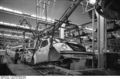 Bundesarchiv B 145 Bild-F038788-0020, Wolfsburg, VW Autowerk, Käfer.jpg